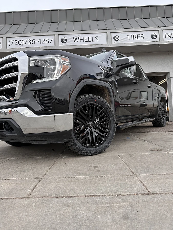 2021 GMC Sierra 1500 with Black Replica Wheels 22" Hollander 1109 Rims