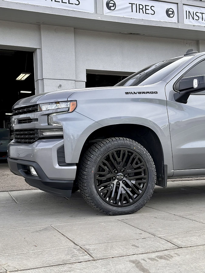 Black Replica Wheels 22" Hollander 1109 on 2025 Chevrolet Silverado 1500