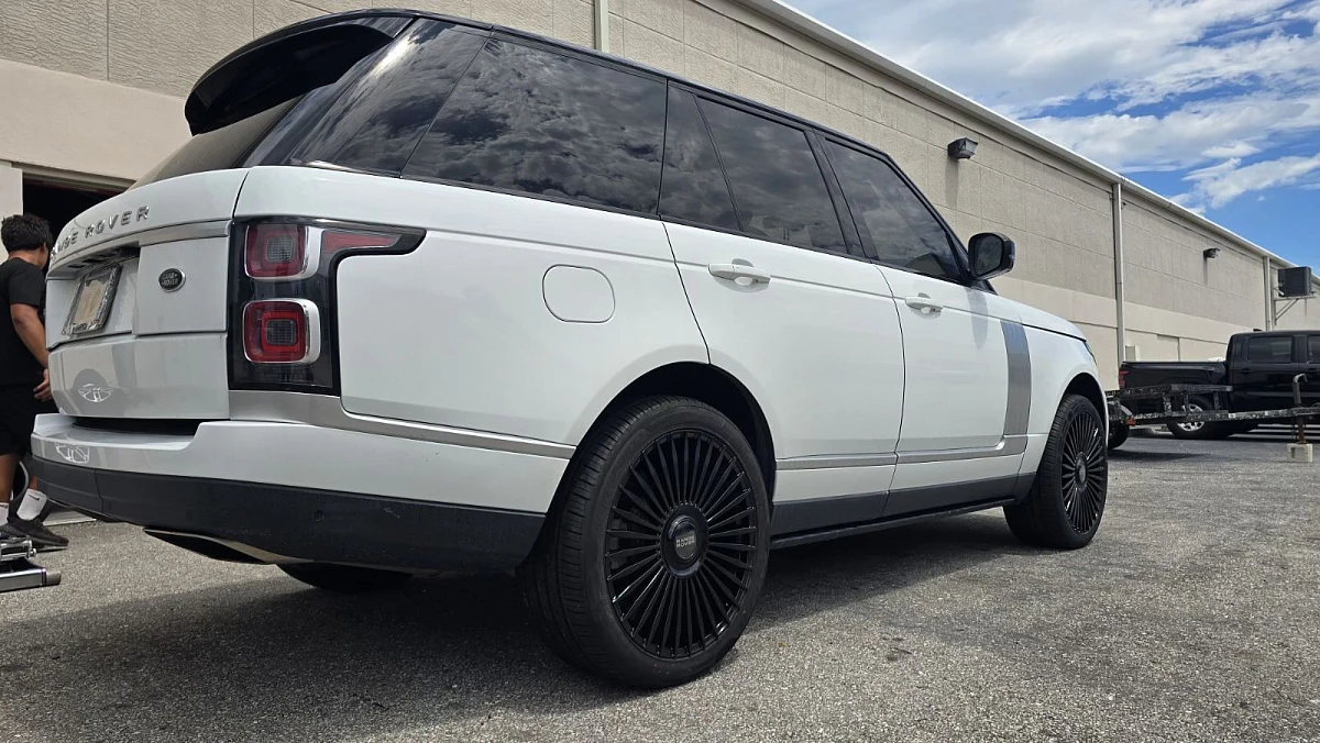 Replica Wheels 22" Range Rover 1172 Black on 2022 Land Rover Range Rover Sport