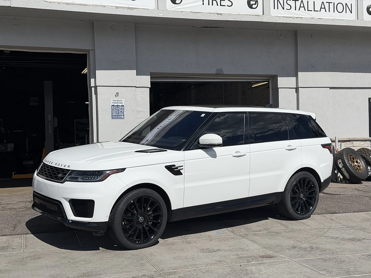 2021 Land Rover Range Rover with Replica Wheels 22" Range Rover Autobiography 1132 Black Wheels