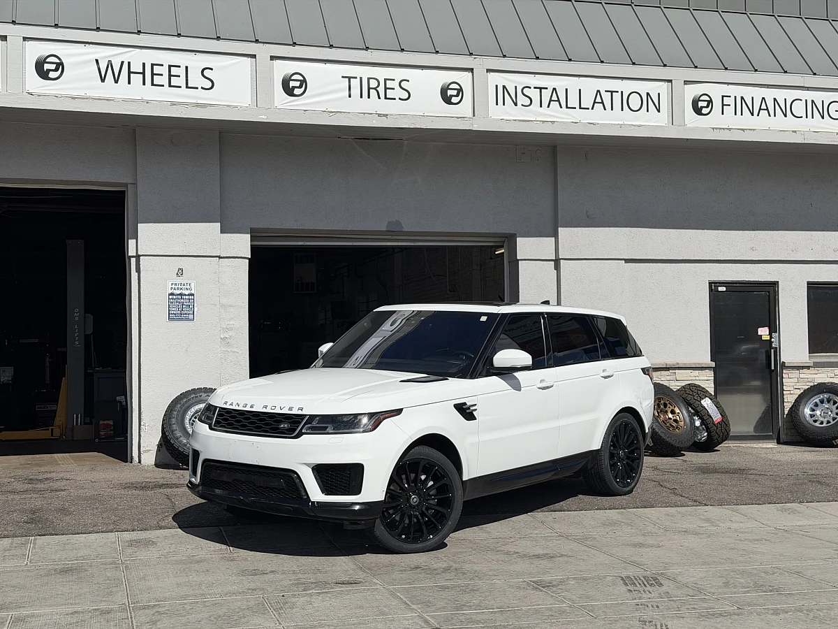 Black Replica Wheels 22" Range Rover Autobiography 1132 Rim on 2021 Land Rover Range Rover