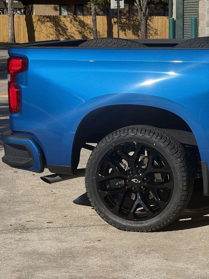 Black Replica Wheels 22" Snowflake Style 1101 on 2025 Chevrolet Silverado 1500