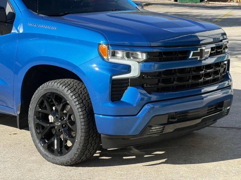 Replica Wheels 22" Snowflake Style 1101 Black Rim on 2025 Chevrolet Silverado 1500