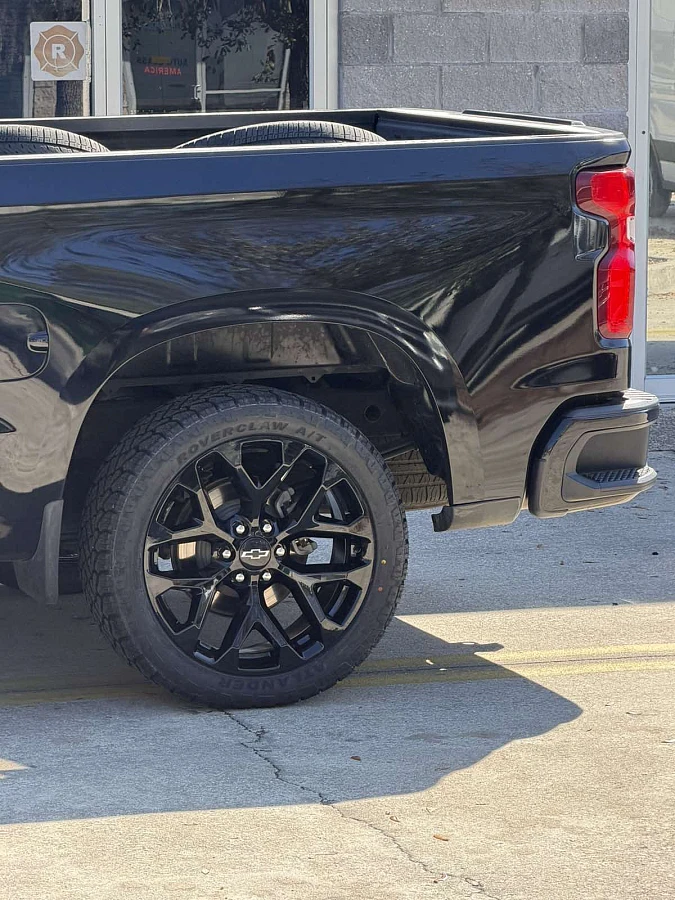 Replica Wheels Black 22" Snowflake Style 1101 Wheel on 2025 Chevrolet Silverado 1500
