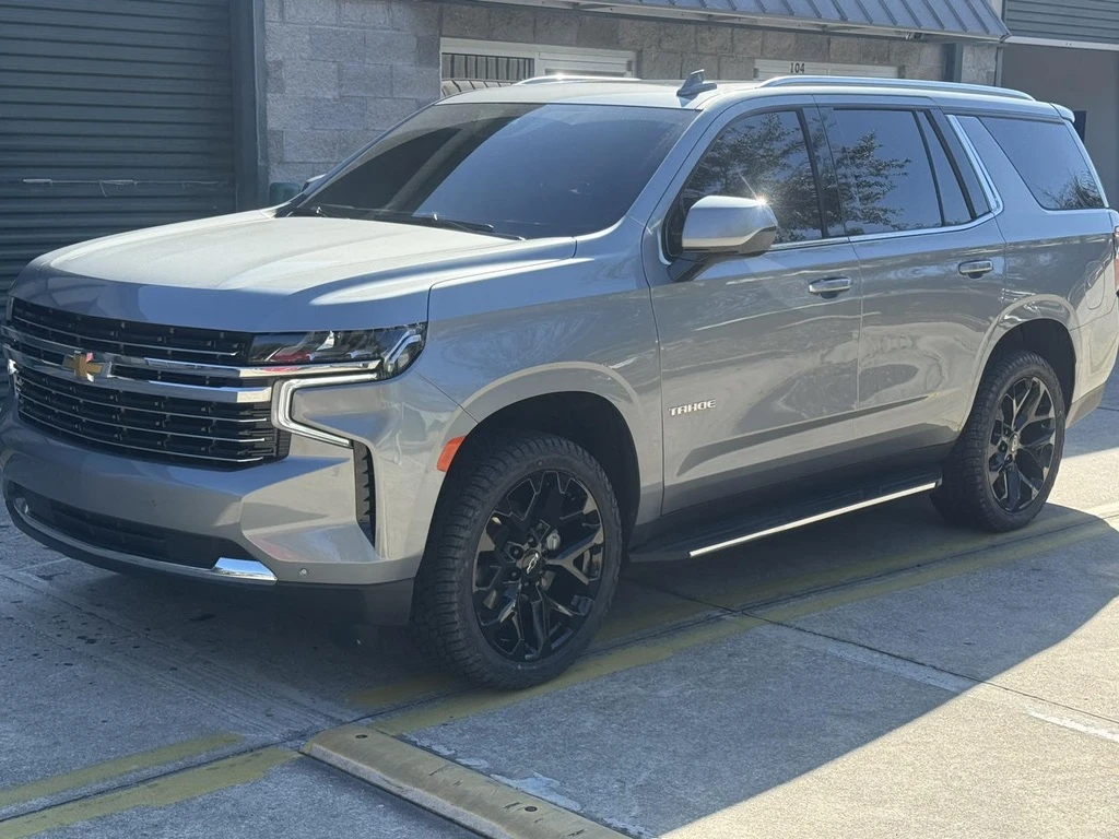 Black Replica Wheels 22" Snowflake Style 1101 on 2025 Chevrolet Suburban