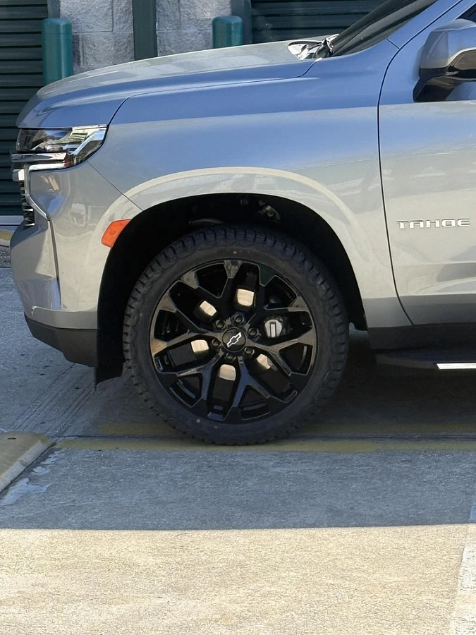 Replica Wheels 22" Snowflake Style 1101 Black on 2025 Chevrolet Suburban