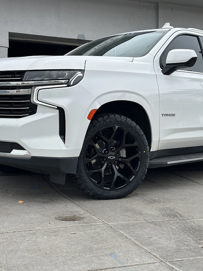 2025 Chevrolet Tahoe with Replica Wheels 22" Snowflake Style 1101 Black Wheels