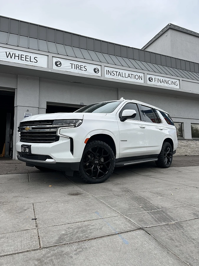 Black Replica Wheels 22" Snowflake Style 1101 on 2025 Chevrolet Tahoe