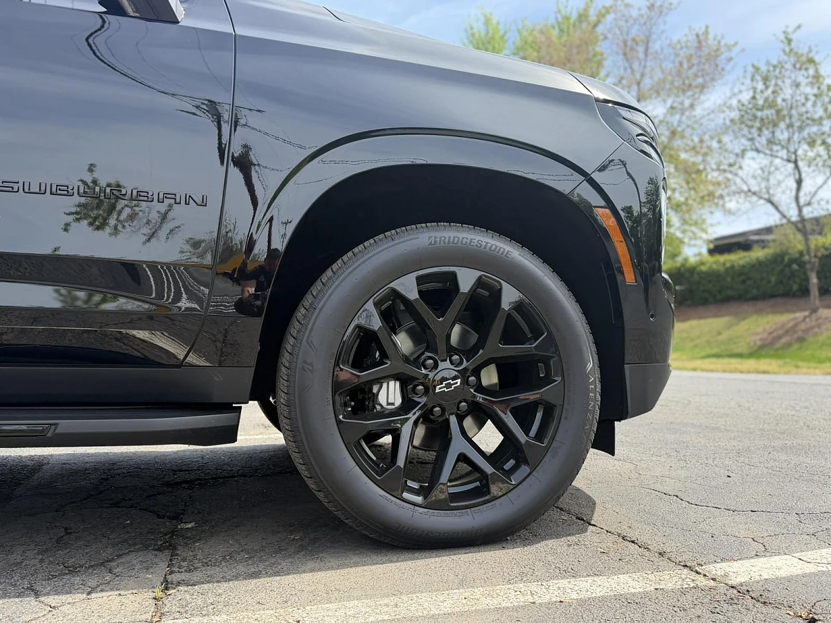 2026 Chevrolet Suburban with Replica Wheels 22" Snowflake Style 1101 Black Wheels