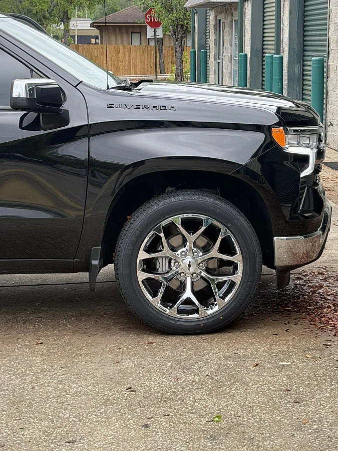 Chrome Replica Wheels 22" Snowflake Style 1101 on 2025 Chevrolet Silverado 1500