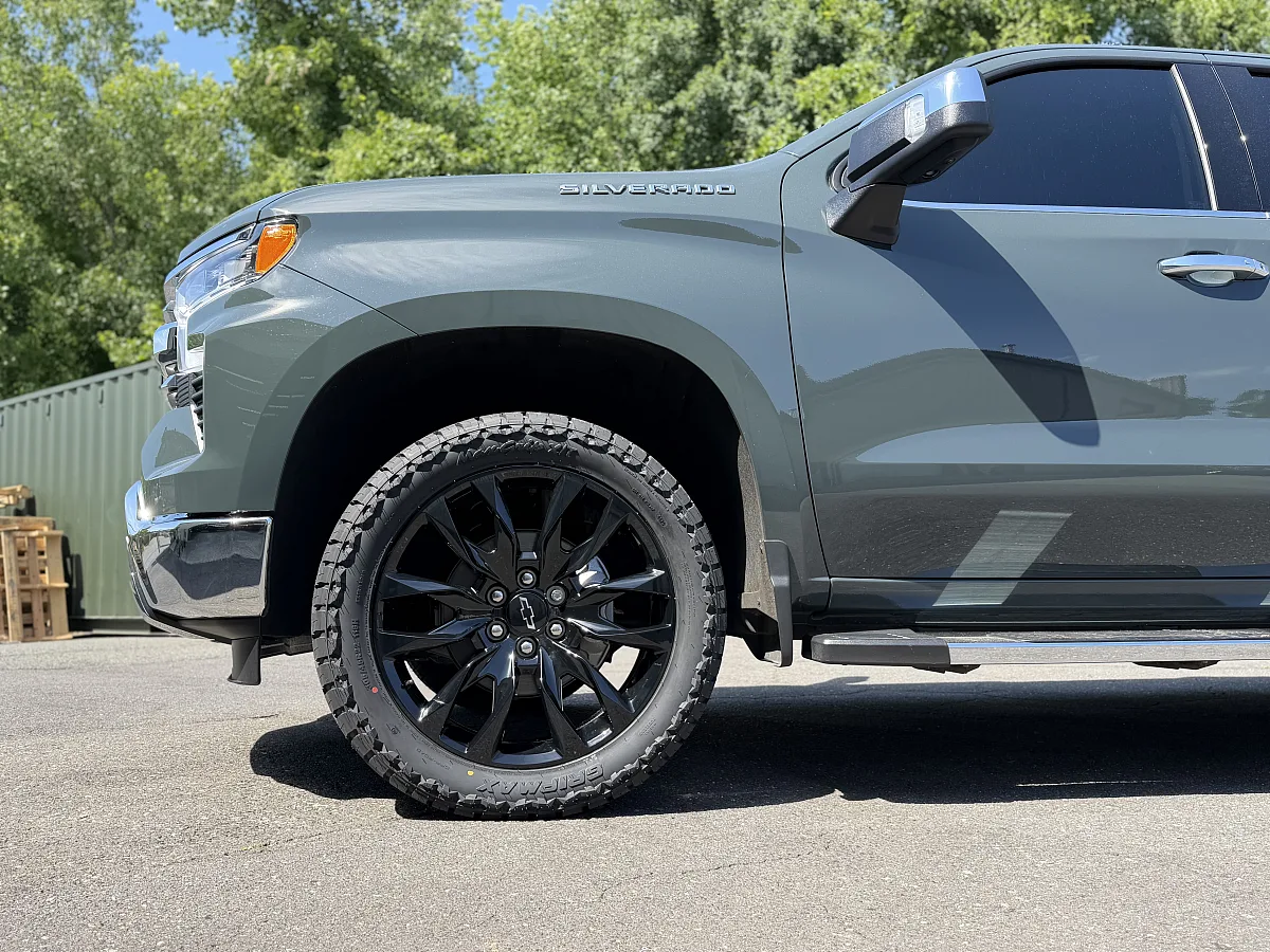 2026 Chevrolet Silverado 1500 with Replica Wheels 22" Style 1103 Black Rims