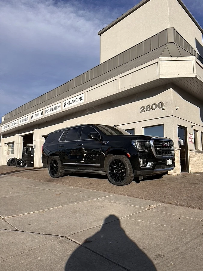 Black Replica Wheels 22" SSX Style 1106 on 2021 GMC Yukon