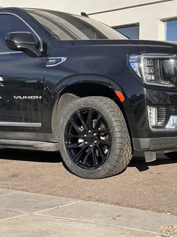 Replica Wheels 22" SSX Style 1106 Black Rim on 2021 GMC Yukon