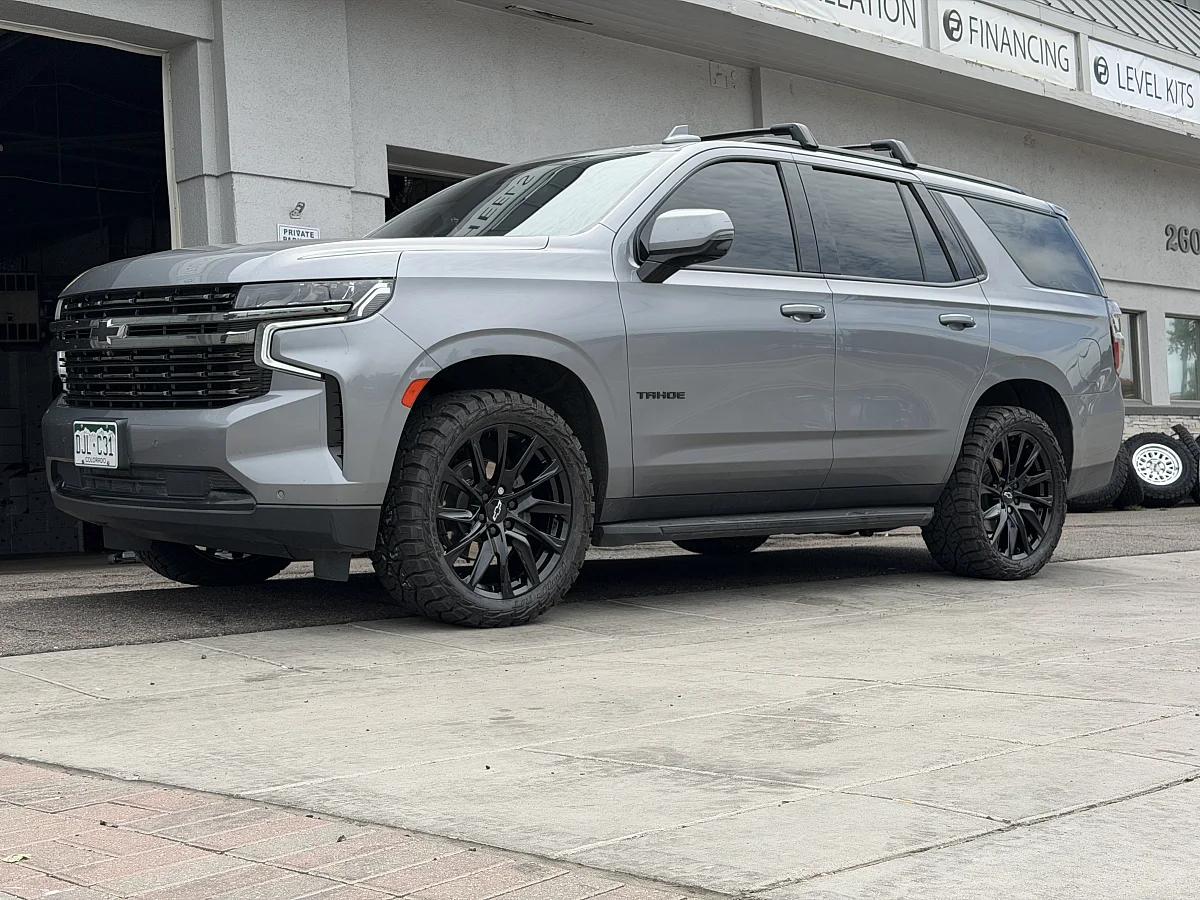 2022 Chevrolet Tahoe with Black Replica Wheels 22" SSX Style 1106 Rims