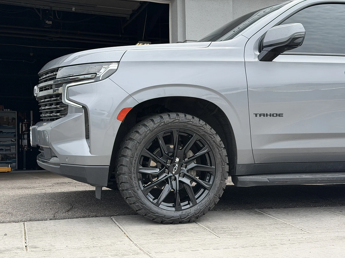 Replica Wheels 22" SSX Style 1106 Black on 2022 Chevrolet Tahoe