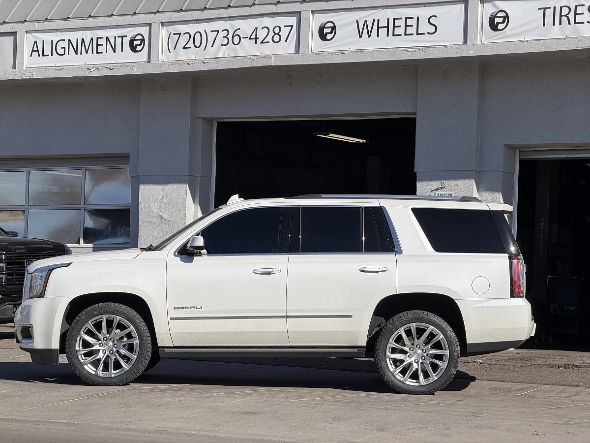 2021 GMC Yukon with Charcoal Replica Wheels 22" SSX Style 1106 Rims