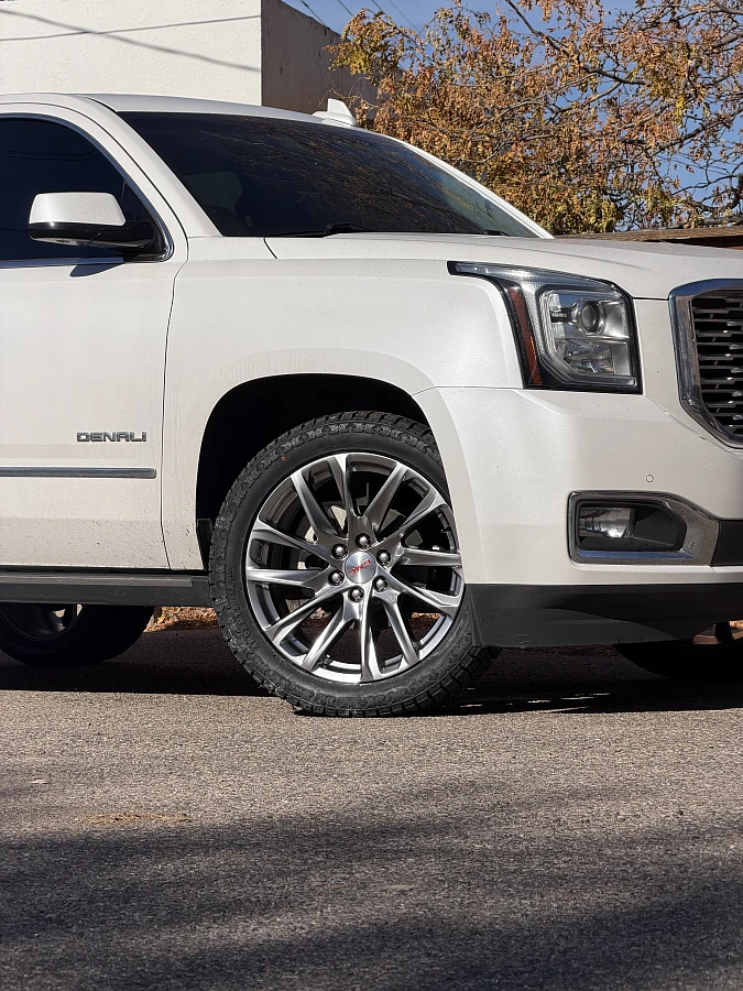 2021 GMC Yukon with Replica Wheels 22" SSX Style 1106 Charcoal Rims