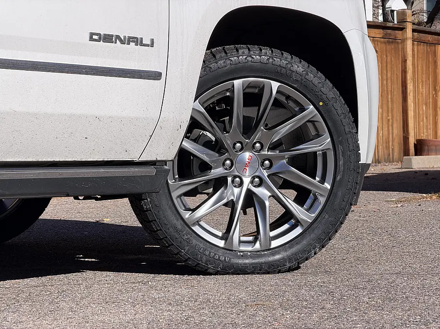 Replica Wheels 22" SSX Style 1106 Charcoal Rim on 2021 GMC Yukon