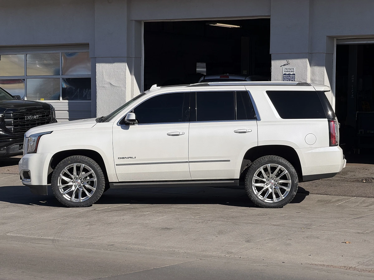 Replica Wheels Charcoal 22" SSX Style 1106 Wheel on 2021 GMC Yukon