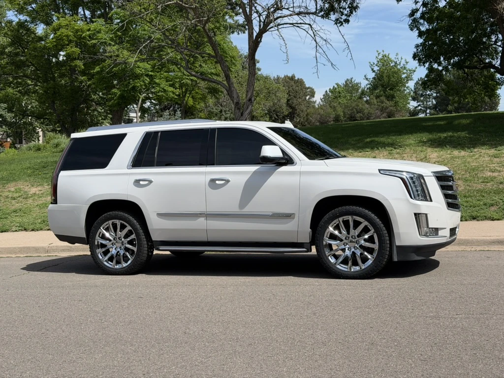 2018 Cadillac Escalade with Replica Wheels 22" SSX Style 1106 Chrome Wheels