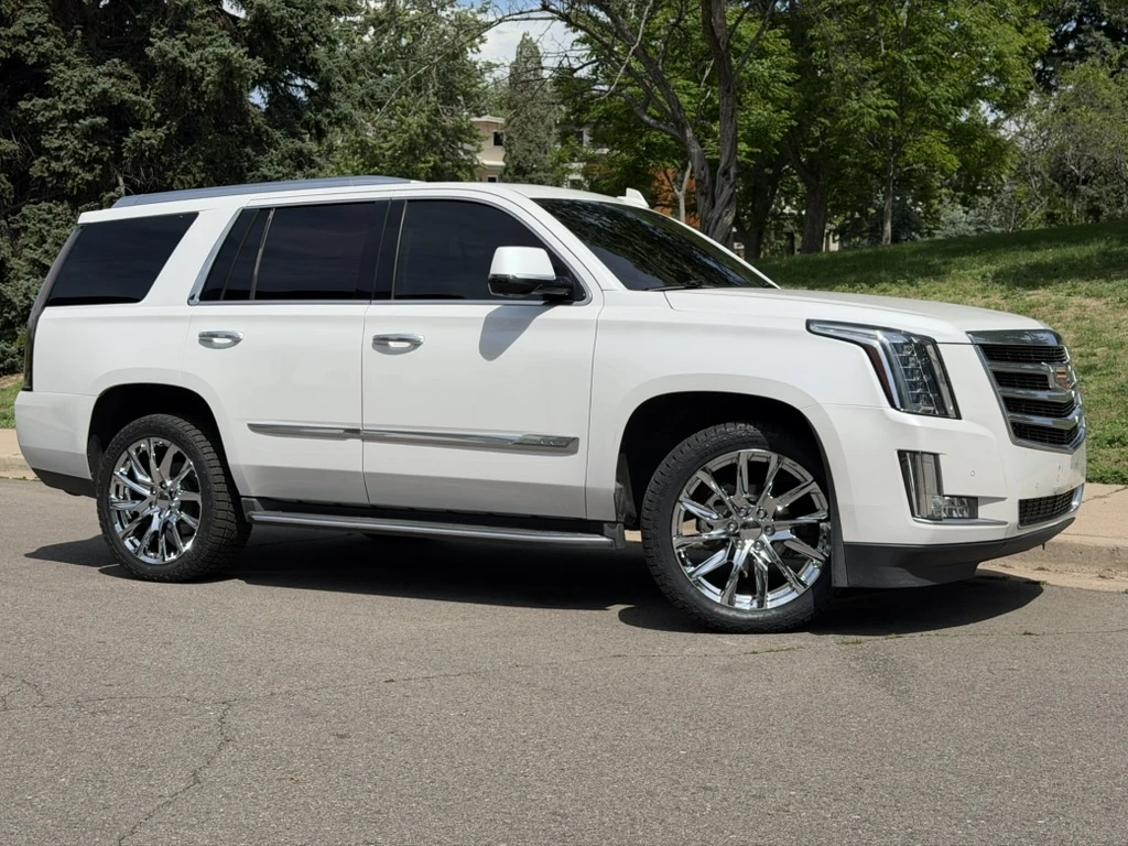 2018 Cadillac Escalade Equipped with Replica Wheels 22" SSX Style 1106 Chrome