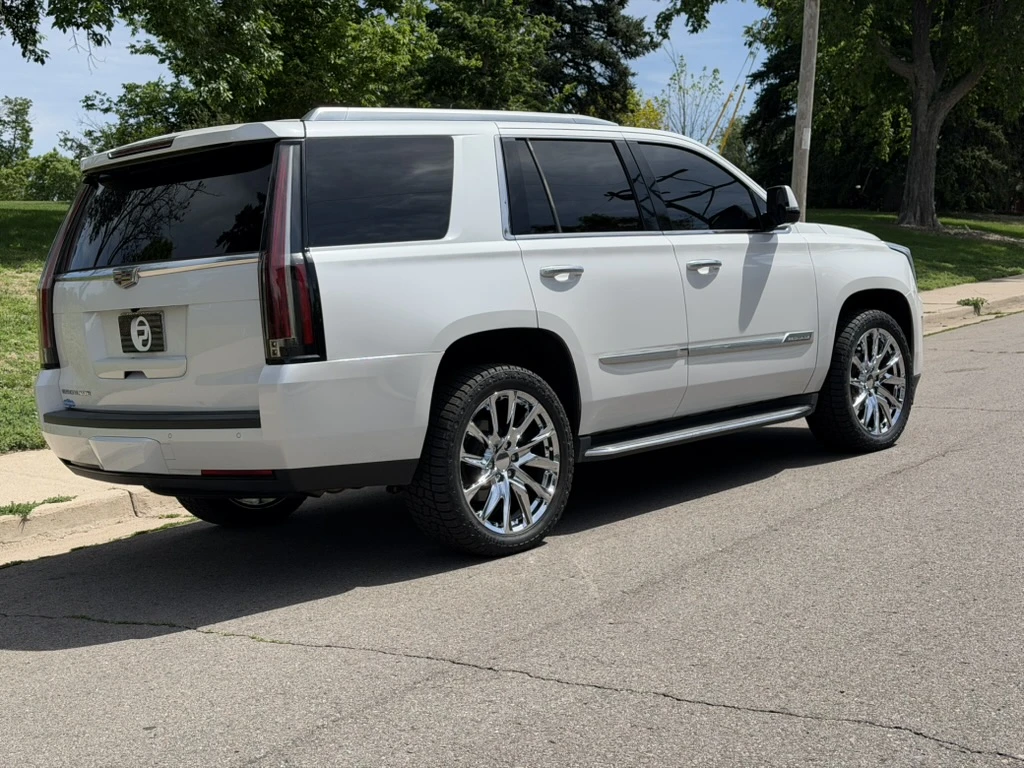 2018 Cadillac Escalade with Replica Wheels 22" SSX Style 1106 Chrome Rims