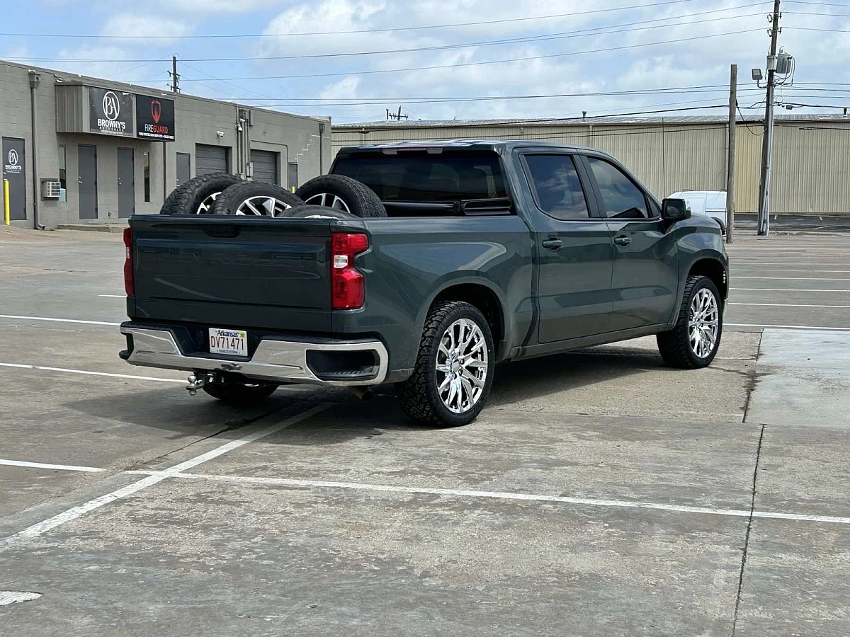 2025 Chevrolet Silverado 1500 with Replica Wheels 22" SSX Style 1106 Chrome Wheels