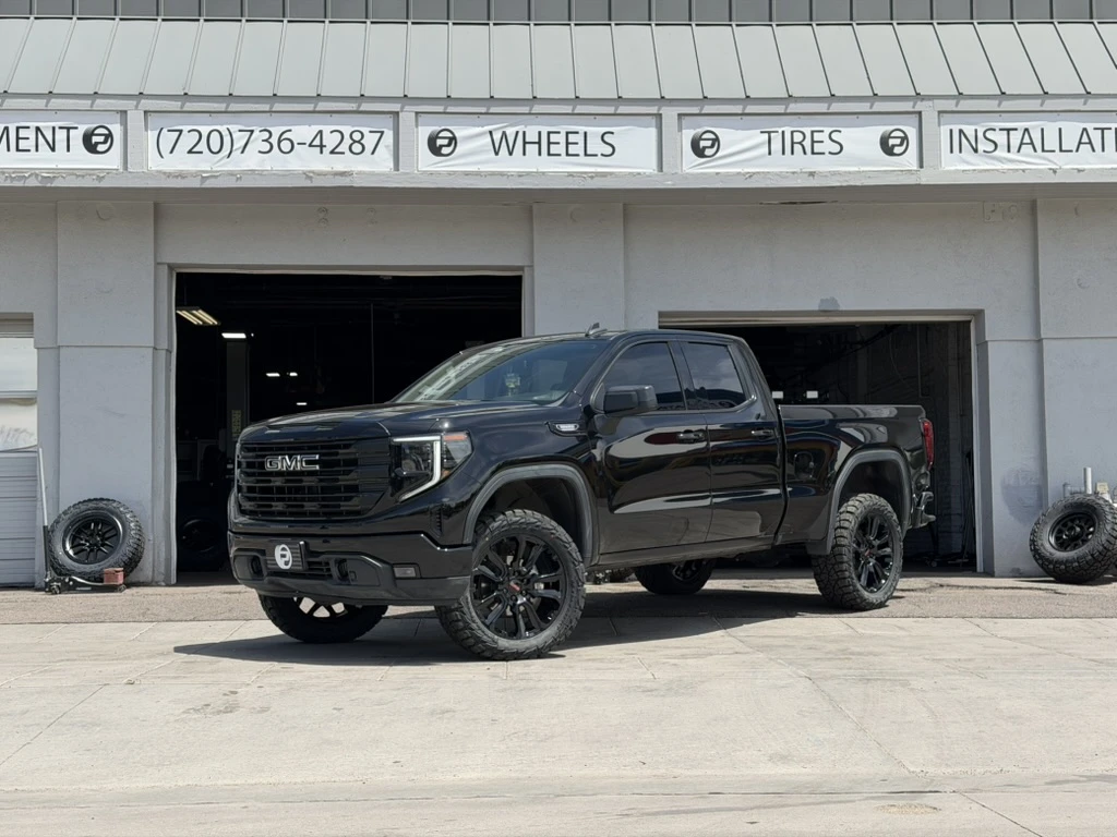 2024 GMC Sierra 1500 with Black Replica Wheels 22" Style 1120 Rims